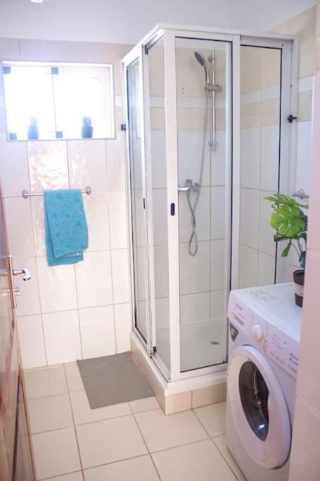 Cosy & Relax Yellow House 5Mn Walk From The Beach! Calheta Exterior foto