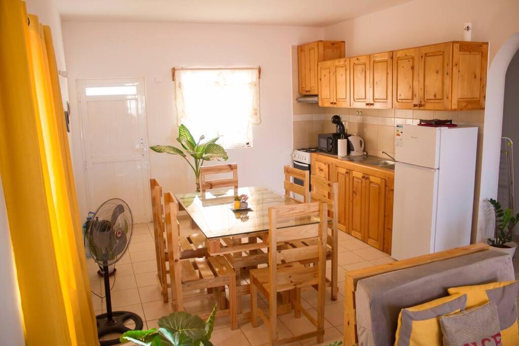 Cosy & Relax Yellow House 5Mn Walk From The Beach! Calheta Exterior foto